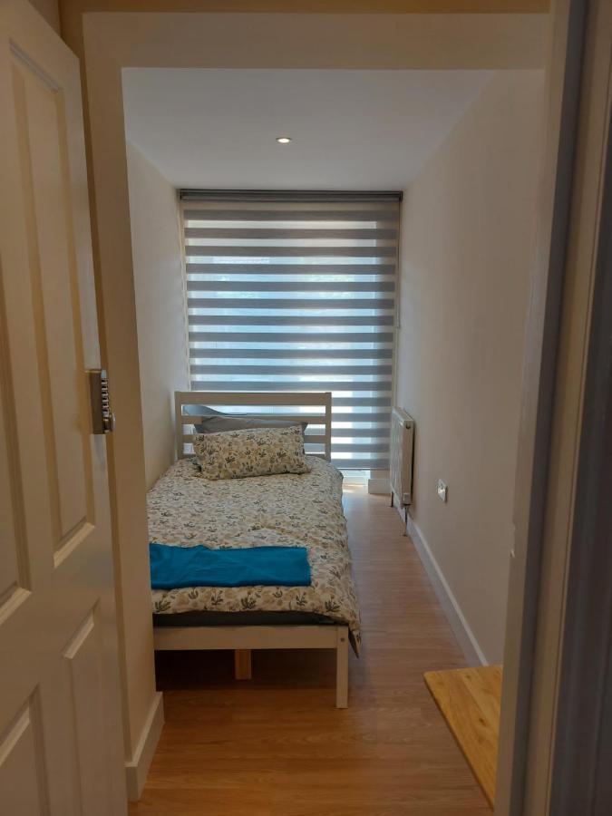 Vibrant Single Room Only For One Adult サウソール エクステリア 写真